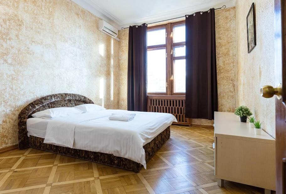 911 Apartments Antonovichа 基輔 外观 照片